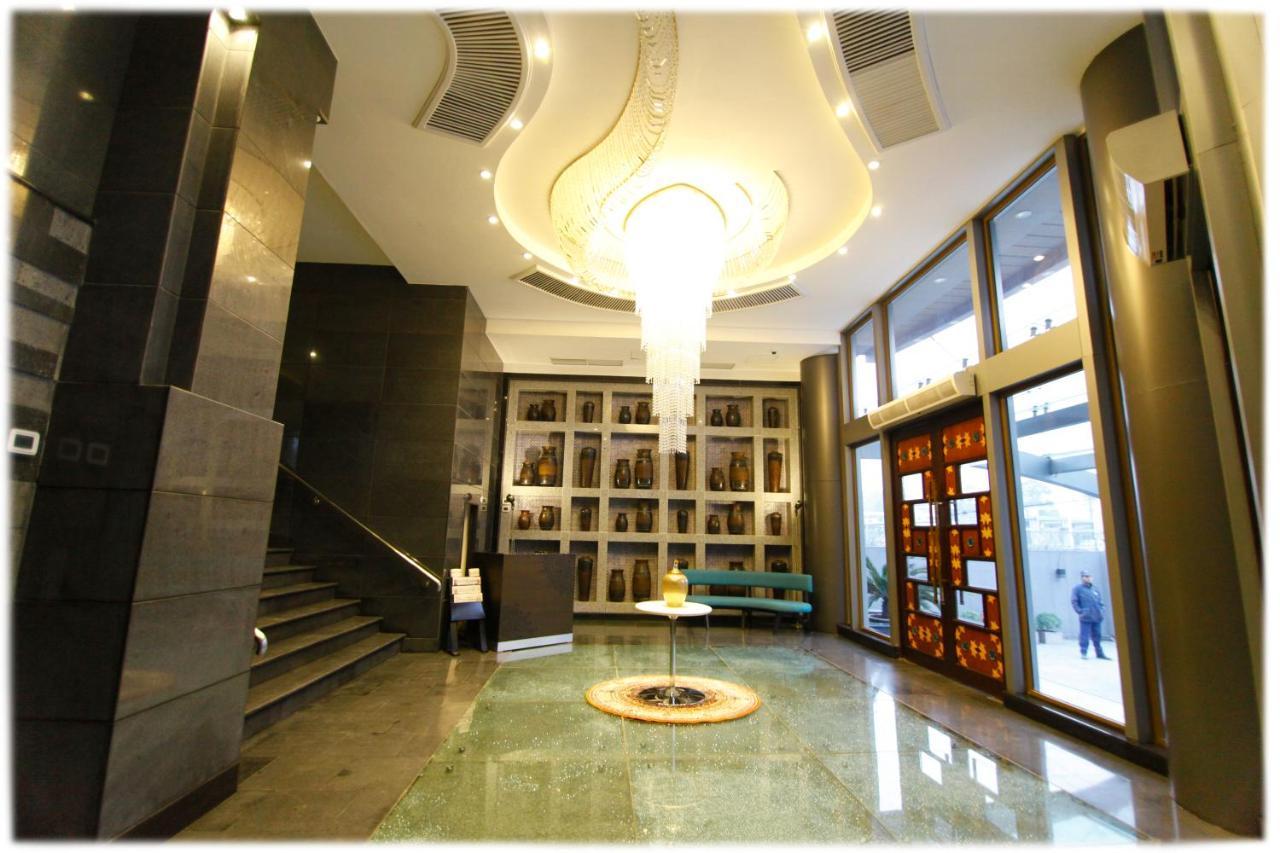 Hotel Dgates Lahore Exteriör bild