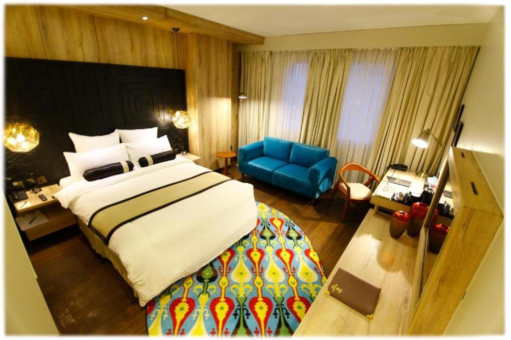 Hotel Dgates Lahore Exteriör bild