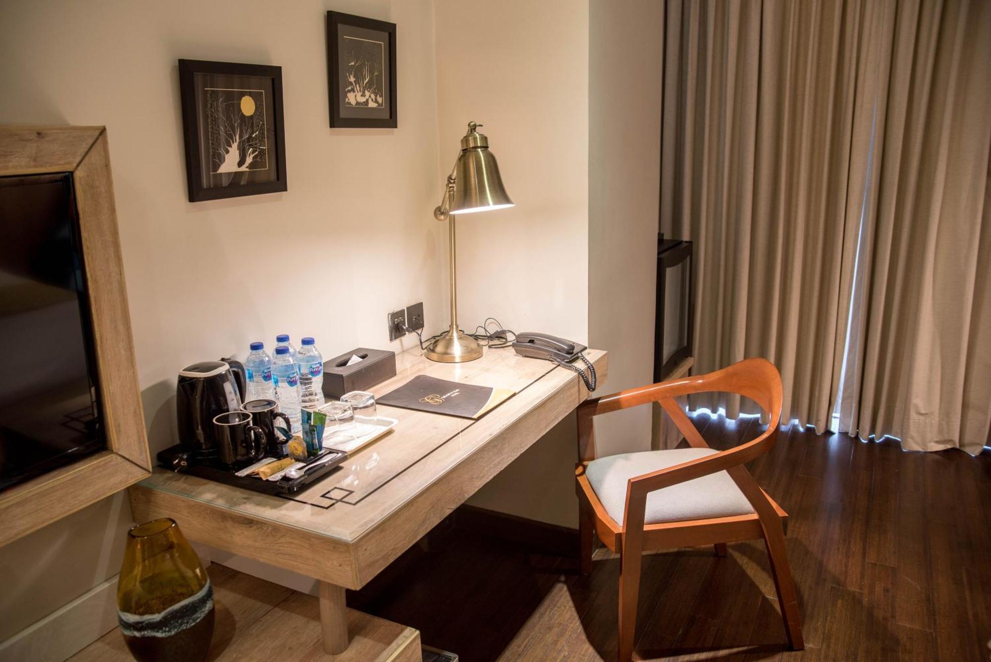 Hotel Dgates Lahore Exteriör bild