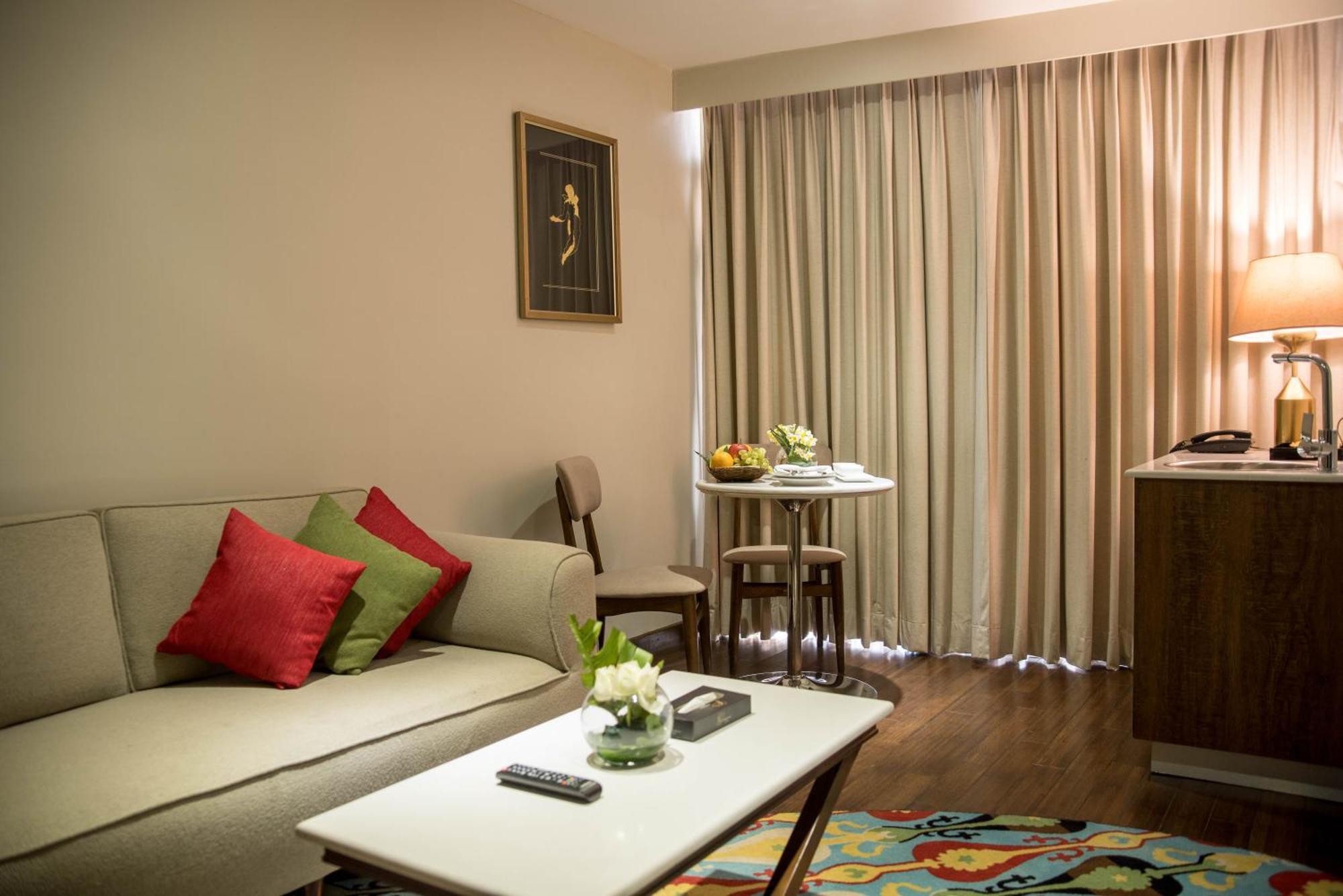 Hotel Dgates Lahore Exteriör bild