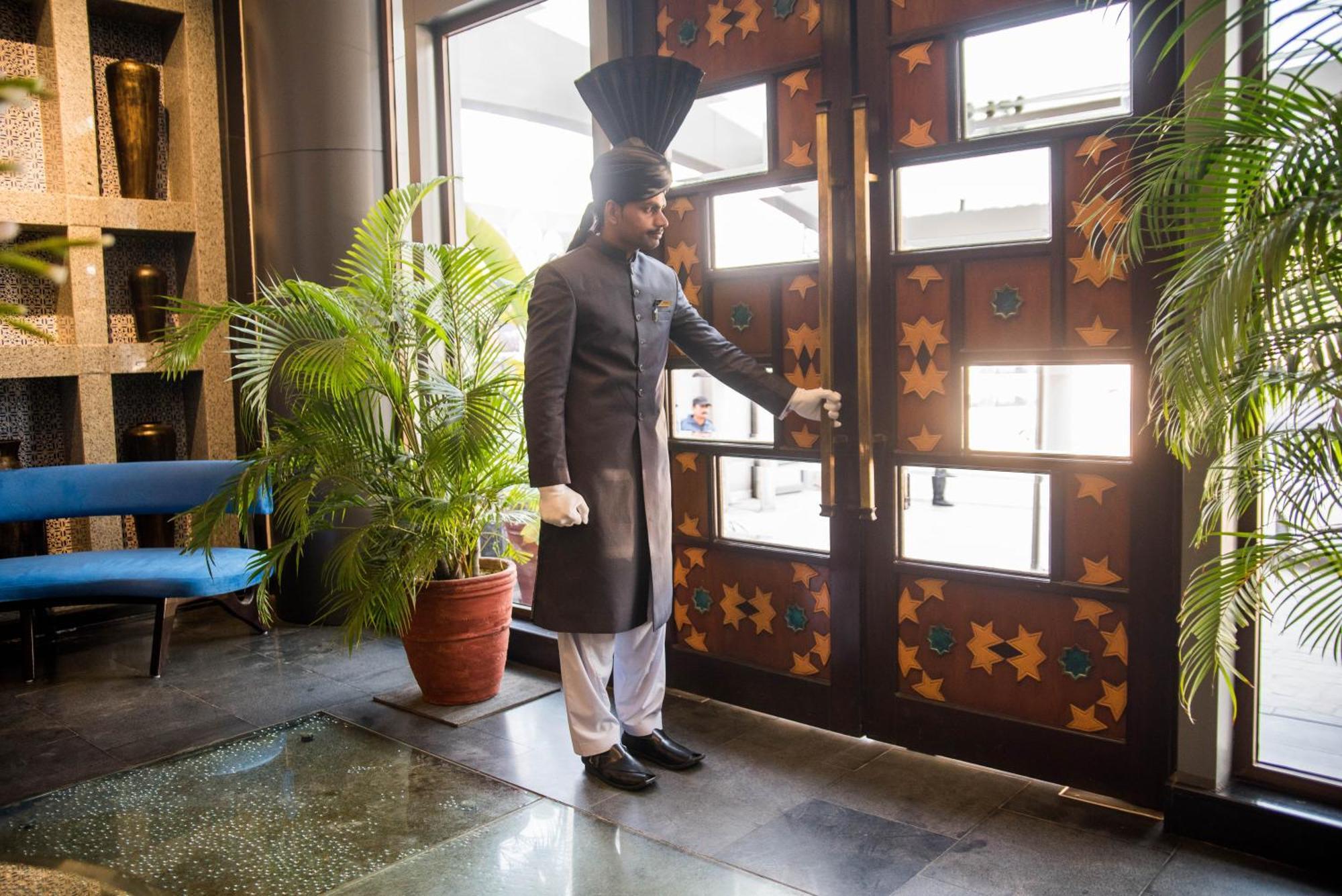 Hotel Dgates Lahore Exteriör bild