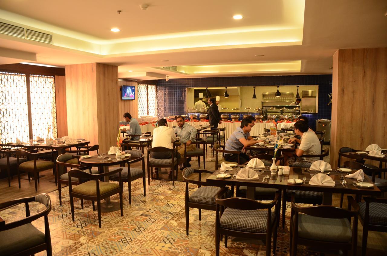 Hotel Dgates Lahore Exteriör bild