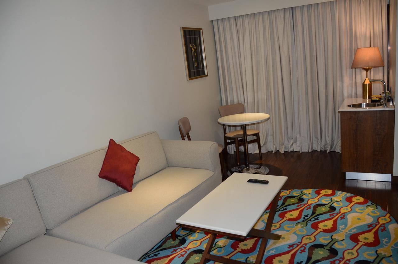 Hotel Dgates Lahore Exteriör bild