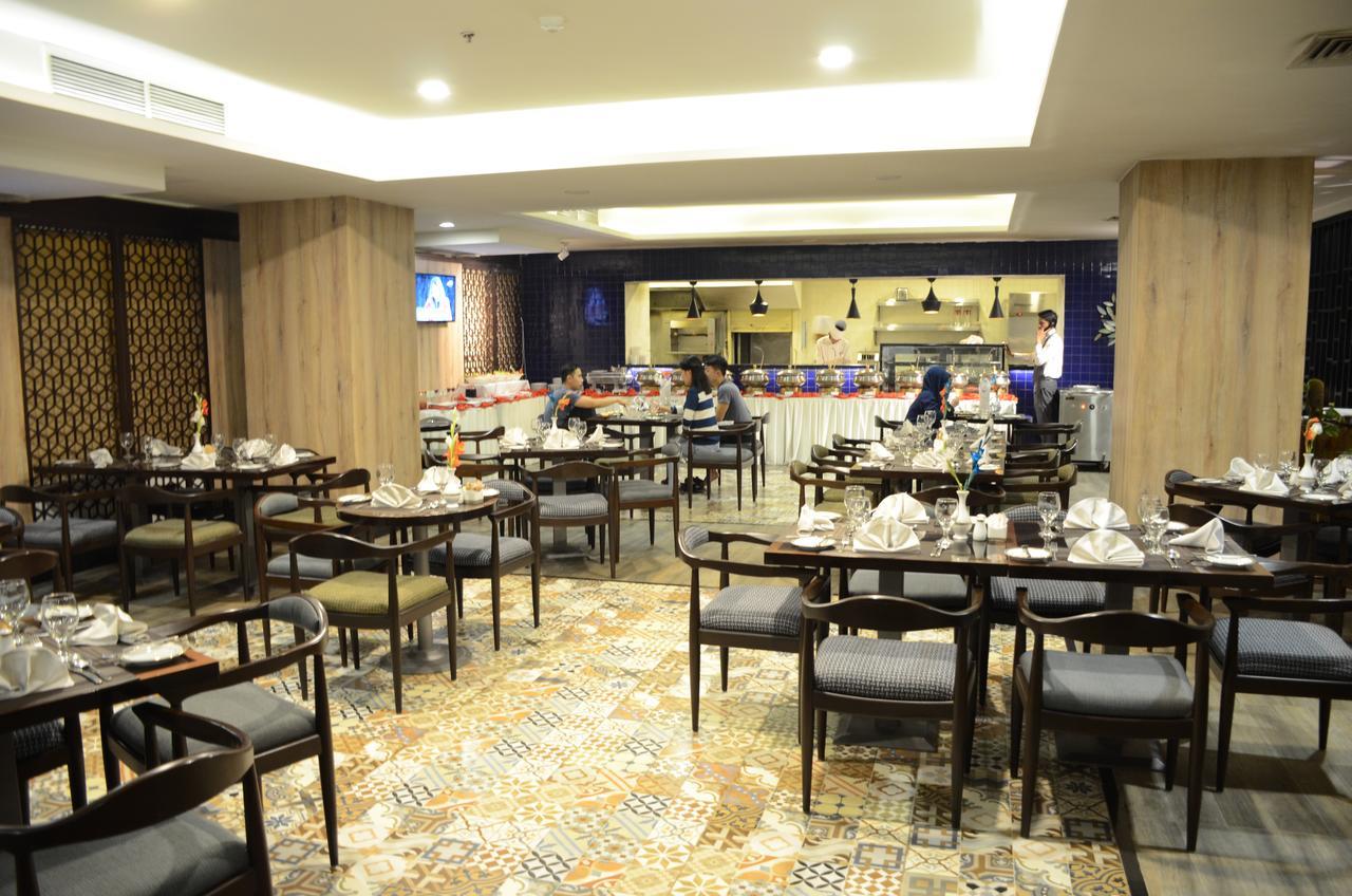 Hotel Dgates Lahore Exteriör bild