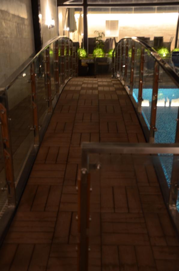 Hotel Dgates Lahore Exteriör bild