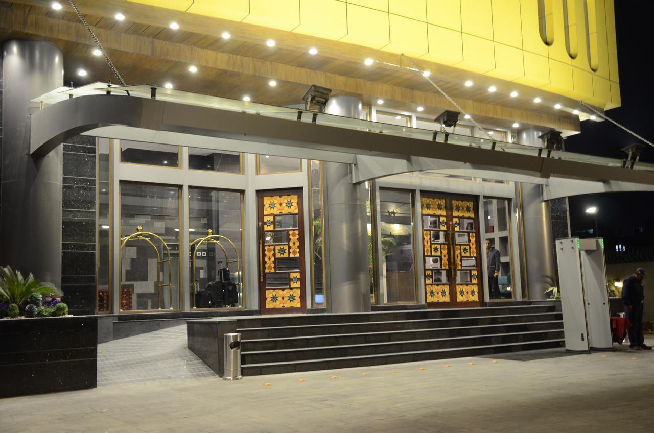 Hotel Dgates Lahore Exteriör bild