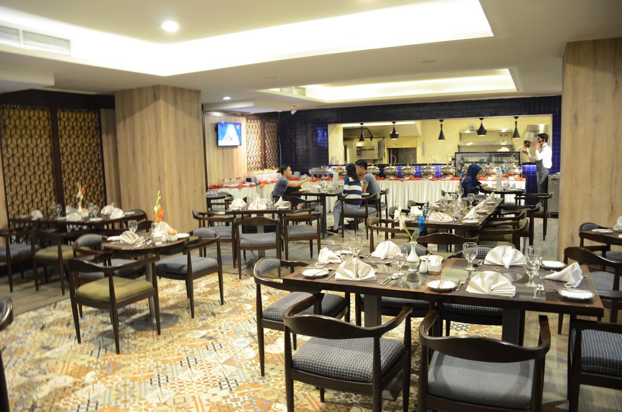 Hotel Dgates Lahore Exteriör bild