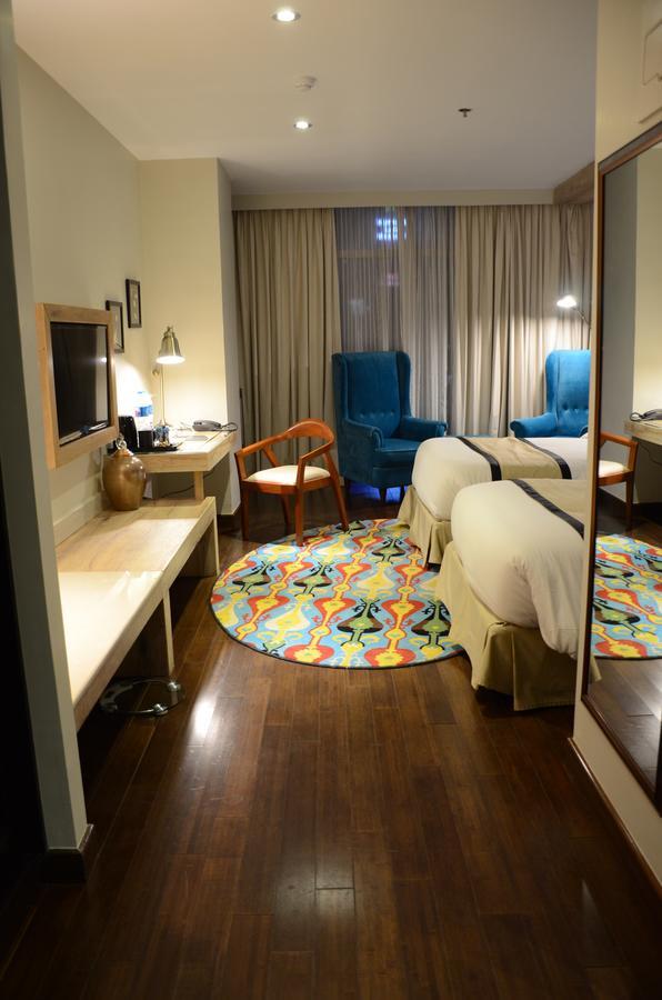 Hotel Dgates Lahore Exteriör bild